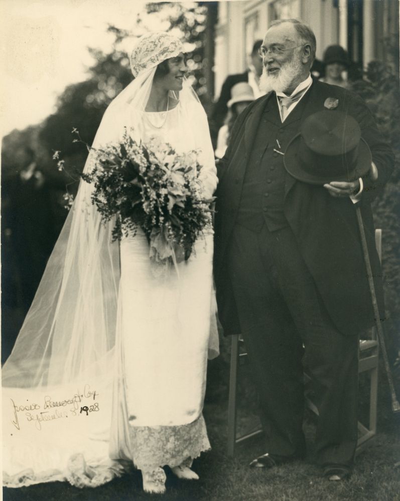 Jesse Bancroft Cox with her father at her wedding on September 8, 1928.