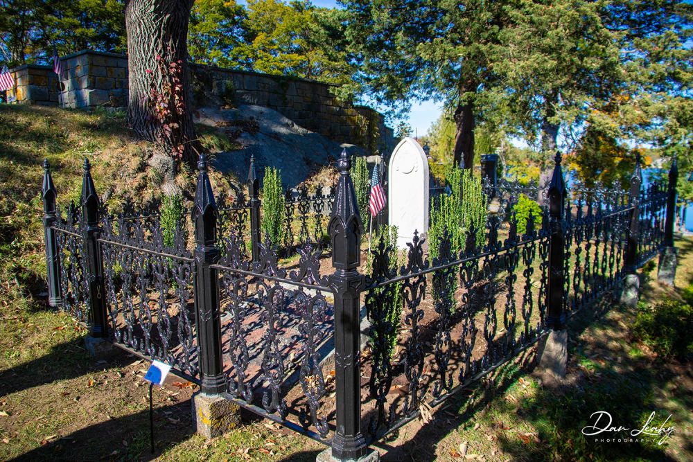 Ezekiel Wallis family plot