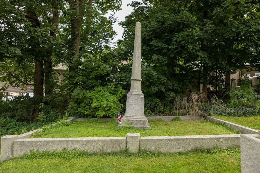 Ezra Towle family plot