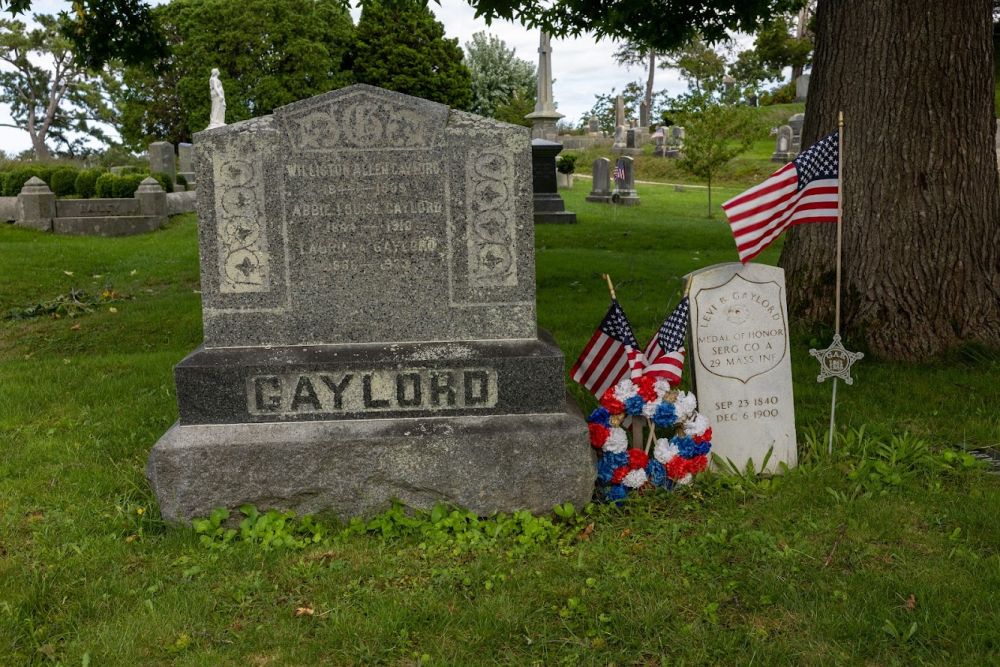 Levi B Gaylord's gravestone and military monument