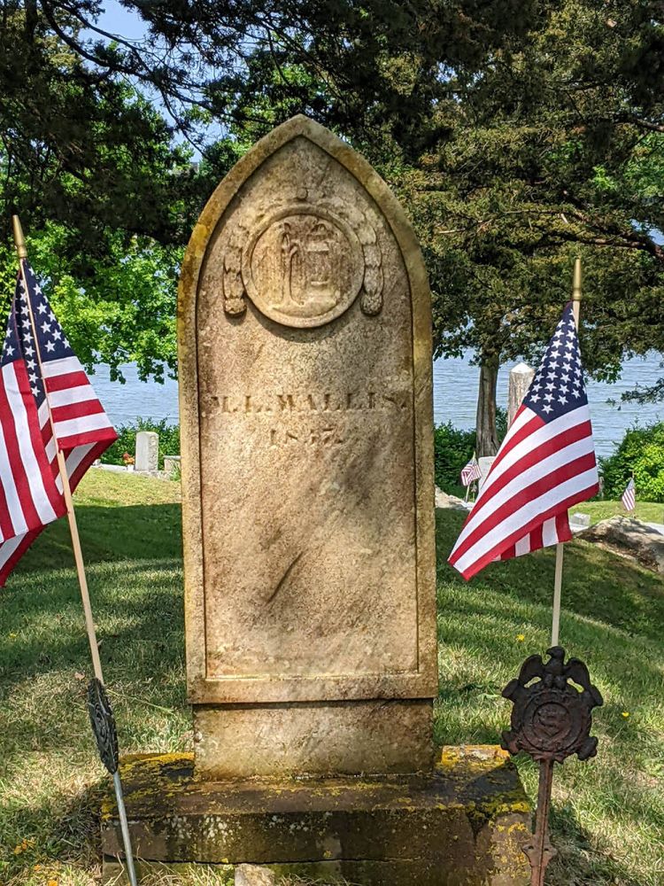 Wallis gravestone before cleaning